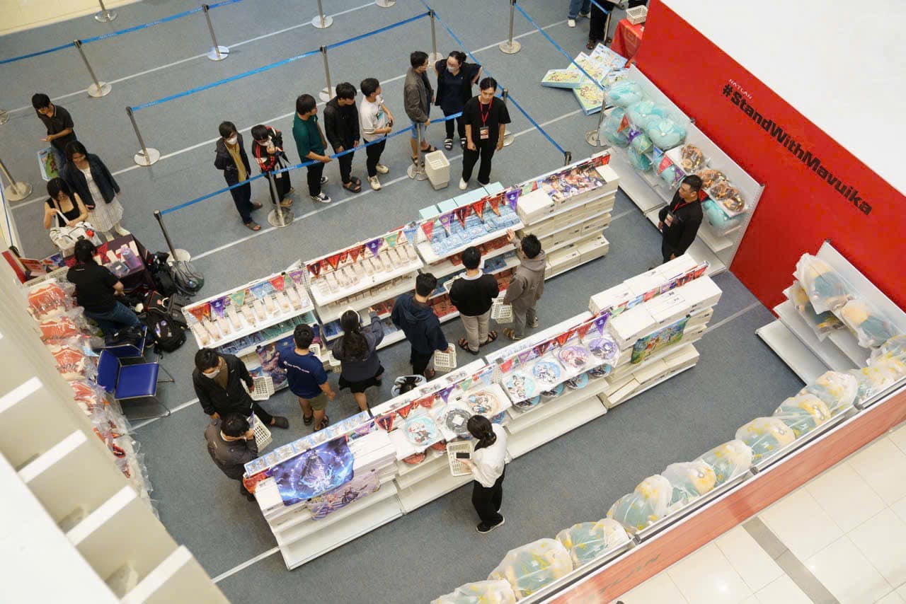 Khách tham quan decor gian hàng