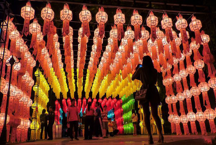 <img src="trangtrilehoi.png" alt="trang trí lễ hội đèn lồng tại Huế">