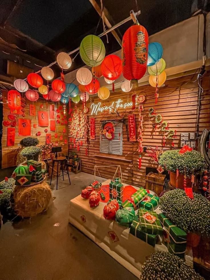 <img src="trangtrilehoi.png" alt="Trang trí lễ hội ẩm thực ngoài trời">